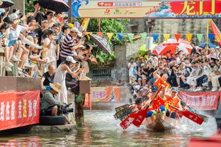 湖记：公牛对卡鲁索要价可能超过2首轮 芬尼-史密斯也需至少1首轮